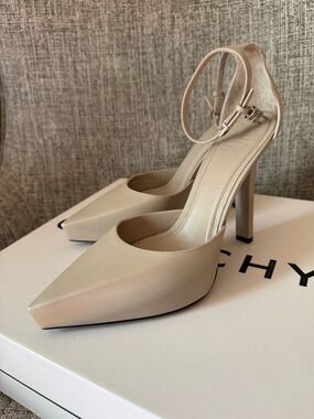 Givenchy G-lock High Heel Pumps